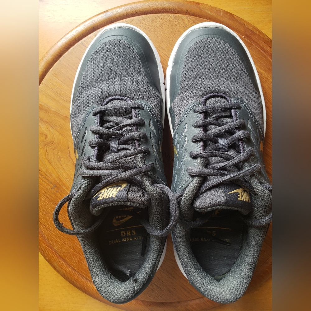 NIKE women's charcoal grey, size 6 sneaker